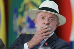 Fotos com Roberta Luchsinger desgastam Lula e campanha tenta conter danos