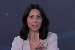 Apresentadora da Band se irrita após ausência de candidatos no debate