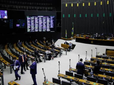 Câmara dos Deputados terá 438 dos 513 parlamentares na disputa por reeleição