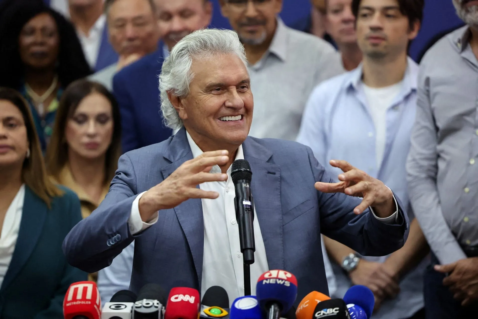 Ronaldo Caiado entrega ao TSE plano com fim da reeleição para 2026