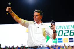 TSE restabelece filiação de Flávio ao PL e libera registro de candidatura