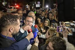 Em protesto pela ausência de Lula e Flávio, Cury ameaça deixar debate