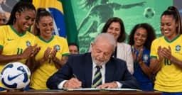 Lula sanciona lei de incentivo ao desenvolvimento do futebol feminino