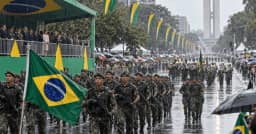 Desfile de 7 de Setembro no Rio reúne milhares apesar da chuva