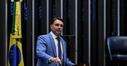 PF investiga se Flávio Bolsonaro deixou o Brasil após ordem de Moraes
