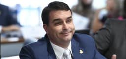 Flávio Bolsonaro recorre contra decisão de Dino sobre post de Nossa Senhora