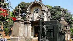 Operação da Polícia Civil apura venda de dados de mortos a empresas funerárias em SP