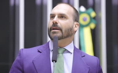 Eduardo Bolsonaro mira Alexandre de Moraes em Washington e no tribunal de Haia