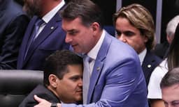Lindbergh pede ao STF apuração sobre dinheiro de Flávio