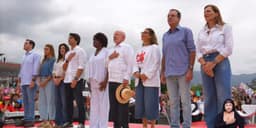 Lula e Paes selam aliança em ato na Zona Oeste do Rio