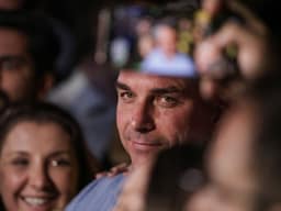 Flávio deve deixar o Brasil em caso de derrota