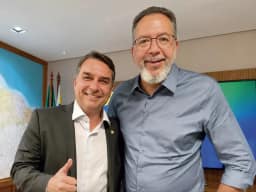 Márcio Canella, aliado de Flávio Bolsonaro, é preso pela PF e citado como “patrono” de esquema ligado a milícias