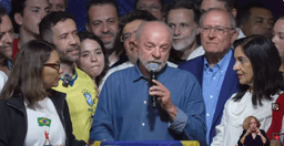 Lula promete fazer “o melhor mandato da história” e defende regulação das redes sociais