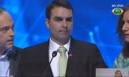 Flávio Bolsonaro não vai ao debate da Band