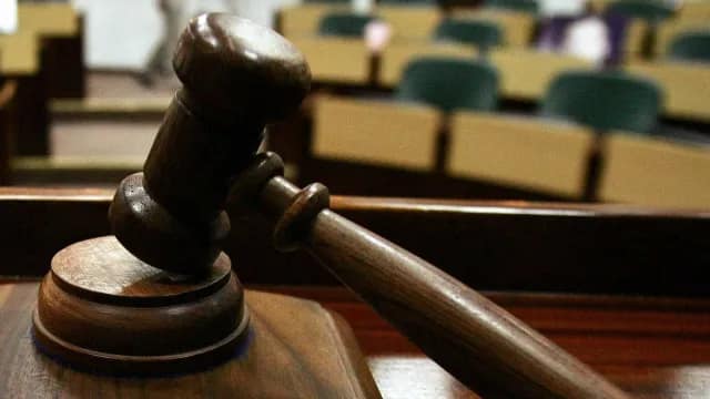 Justiça de Santa Catarina condena pais a pagar R$ 100 mil por expulsar filho gay
