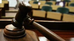 Justiça condena pais a indenizar filho expulso por orientação sexual
