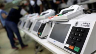 Tribunal Superior Eleitoral troca 1.121 urnas até as 13h do primeiro turno