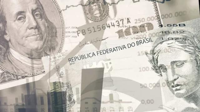 Desemprego recua a 5,3% no trimestre até julho e dólar sobe a R$ 5,163