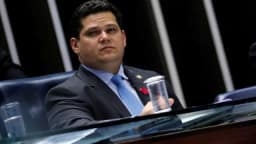 Alcolumbre está 'determinado' e PEC da 6x1 será votada antes do 2º turno, diz ministro