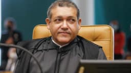Bolsonaro desiste de suspender pena por trama golpista 2h após recorrer a Nunes Marques