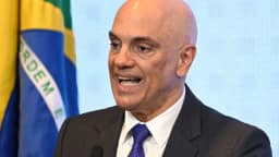 Moraes autoriza Flávio Bolsonaro a retomar visitas ao pai e mantém veto a declarações políticas
