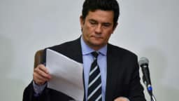 Moro diz que é preciso esclarecer questionamentos da oposição após derrota de Flávio Bolsonaro