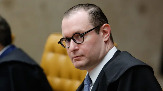 Cristiano Zanin aciona MPF e OAB após fraude com IA em recurso no STF