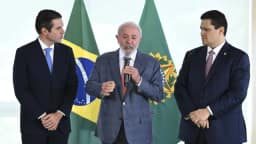 Lula, Motta e Alcolumbre acertam avanço de fim da escala 6x1