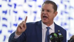 Líder do PL diz que modificará a PEC 6x1 se Flávio for eleito