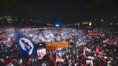 Estudantes lotam a Esplanada dos Ministérios em ato pela reeleição de Lula