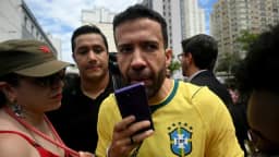 Ministro do TSE atende PT e proíbe decisão que tire canal 'Exército do Lula' do ar