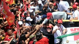 Apoiadores de Lula reagem a ataque de Flávio Bolsonaro sobre nove dedos