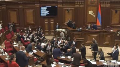 Parlamento da Armênia tem briga entre governistas e oposição com feridos