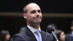 Eduardo pede volta de Magnitsky após Moraes suspender visitas de Flávio a Bolsonaro