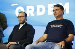 A estratégia de Flávio Bolsonaro para ganhar a maioria no Senado