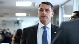 Flávio Bolsonaro defende uso de IA em campanha
