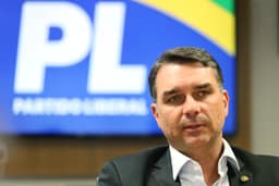 Flávio anuncia equipe de especialistas para detalhar plano de governo