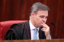 Decisão de Mendonça sobre PF arrasta Lula para o centro da crise