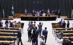 Câmara aprova MP do fim da taxa das blusinhas