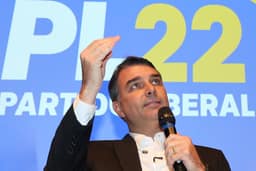 Flávio cobra voto de Cármen Lúcia para abertura de investigação contra Alexandre de Moraes