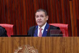 Nunes Marques suspende jingle de Lula contra Flávio Bolsonaro