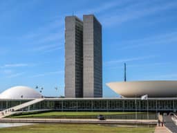 Quantos deputados e senadores serão escolhidos nas Eleições 2026?