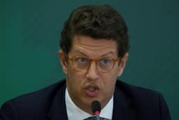 Desistência de Salles de concorrer ao Senado gera elogios e críticas