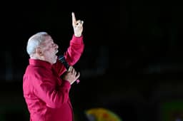 Lula e Janja exploram fake news contra Flávio: “Ninguém vai avacalhar com Nossa Senhora”