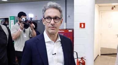 Romeu Zema celebra avanço do Novo e promete oposição ao PT no segundo turno