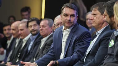 Flávio Bolsonaro diz a empresários que decreto pronto revogará mais de mil normas