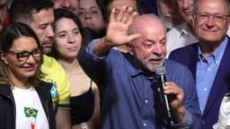 Vitória de Lula provoca disparada do dólar e trava a Bolsa; veja as cotações