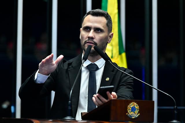 Quaest em Minas Gerais: Cleitinho Azevedo lidera com 37% ao governo