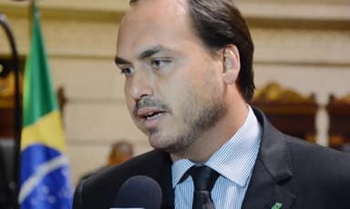 Carlos Bolsonaro renuncia a cargo no PL