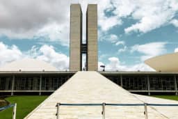 Congresso deixa PECs da 6x1 e da Segurança para depois da eleição